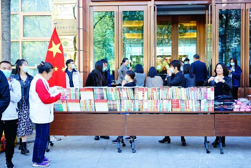 “爱在蓝天下”公益捐赠活动——香蕉91下载党支部在行动