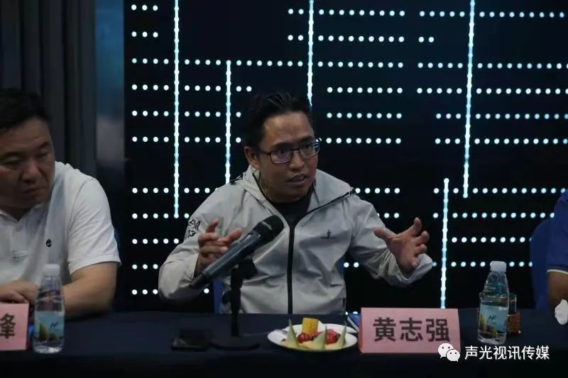 ZOBO董事长张新峰作为声光视讯行业联盟代表赴豫芒温暖灾区，传递爱心