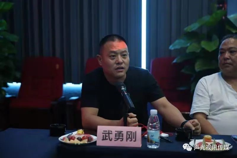 ZOBO董事长张新峰作为声光视讯行业联盟代表赴豫芒温暖灾区，传递爱心