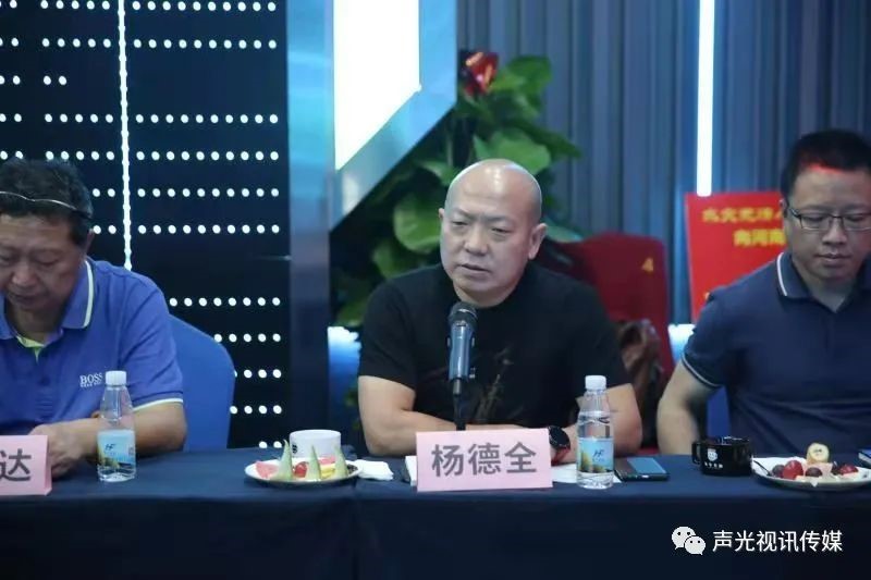 ZOBO香蕉91下载董事长张新峰作为声光视讯行业联盟代表赶赴灾区，传递爱心
