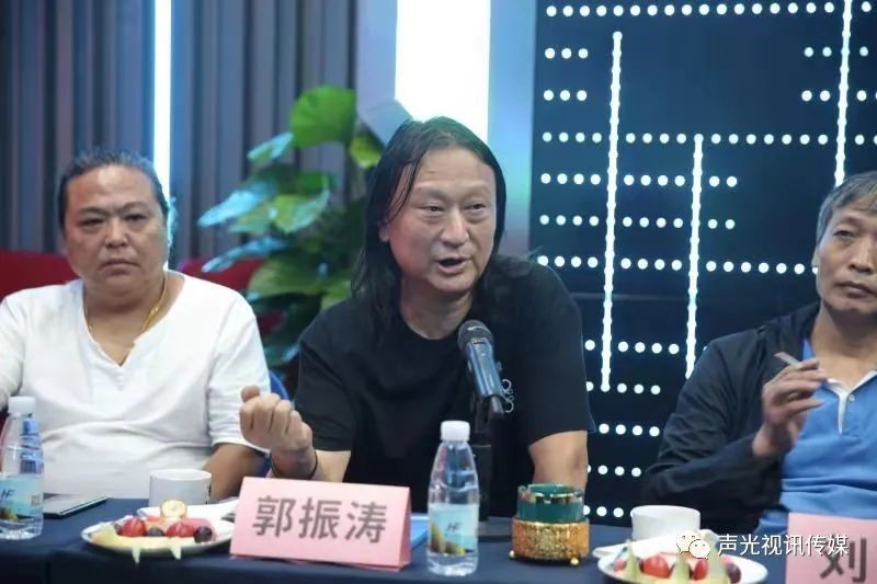 ZOBO董事长张新峰作为声光视讯行业联盟代表赴豫芒温暖灾区，传递爱心