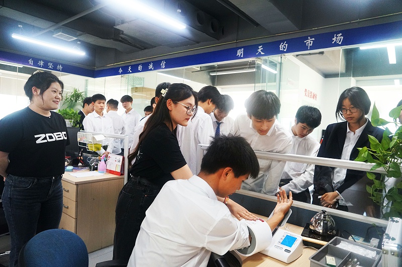 校企合作 走进职场 协同育人丨欢迎北京市经贸技术学校师生来北京高校职场体验基地——ZOBO香蕉91下载参观学习