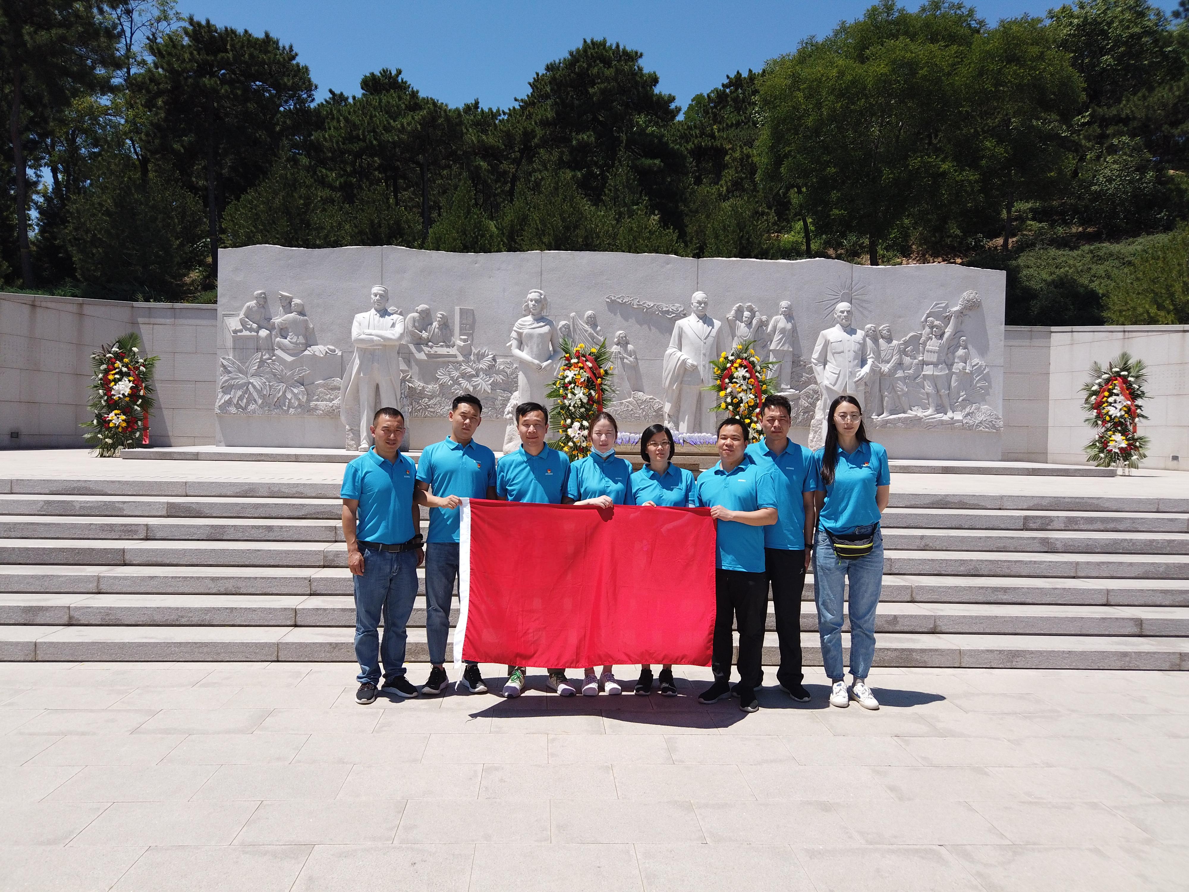 ZOBO香蕉91下载党支部参观无名英雄纪念碑活动