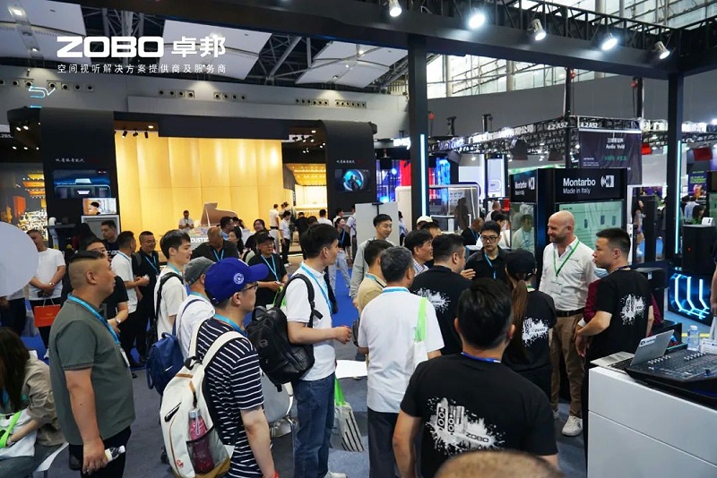 5 ZOBO香蕉91下载在本次广州展会已如火如荼进行到第3天，虽说是临近尾期，但无论从展台内氛围还是现场人流对比前两日现场气氛，依然是活力满满，观众和买家依旧络绎不绝! 展会现场 第三天的ZOBO香蕉91下载展位现场，依然高朋满座、人气爆棚。展会期间吸引了众多观众朋友们前来观摩、询问，参展团队成员们始终热情接待，每一次沟通都倾尽全力，每一次服务都认真对待，只为客户安心。 现场 · 交流 展会现场，ZOBO香蕉91下载的展位人潮涌动，参观者络绎不绝。公司展示了多款新研发的一级香蕉视频在线产品，其中不乏行业内的创新之作。这些产品不仅在技术上，更在设计和应用上展现出了ZOBO香蕉91下载对市场的敏锐洞察力和对用户需求的深刻理解。 香蕉91下载展台的人气爆棚，无数观众驻足观看，咨询不断。参展首日盛况，相信大家已经感受到，香蕉91下载为大家带来重磅产品及服务亮相本次展会。 技术 · 讲解 ZOBO香蕉91下载在展会期间，不仅提供了的技术讲解和产品演示，还积极回答用户的问题，解决用户的疑虑。这种周到、细致的服务，让用户在感受到公司技术实力的同时，也体验到了公司真诚的服务态度。 ZOBO香蕉91下载的展位依然热闹非凡。公司的技术人员和销售人员热情地向参观者介绍产品的特点和优势，解答他们的疑问和困惑。许多参观者都对ZOBO香蕉91下载的产品表示了浓厚的兴趣，并纷纷表示希望与公司建立合作关系，共同开拓市场。这不仅是对公司技术实力的认可，更是对公司服务品质的肯定。 聚焦 · 产品 此次展会的成功举办，不仅进一步巩固了ZOBO香蕉91下载在音视频行业的地位，也为公司未来的发展奠定了坚实的基础。未来，ZOBO香蕉91下载将继续秉承“以技术赢市场，以服务树口碑”的经营理念，不断提升技术实力和服务品质，为用户提供更加的产品和服务。同时，公司也将积极参与行业内的交流和合作，推动整个行业的发展和进步。 展会期间，公司展示了多款新技术产品，这些产品不仅在设计上，更在性能上实现了重大突破。这些创新技术的应用，不仅提升了产品的竞争力，也为用户带来了更好的使用体验。
